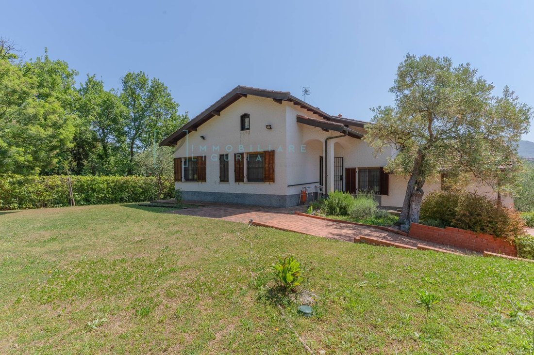 Villa in Garlenda, Liguria, Italy 1 - 17447796
