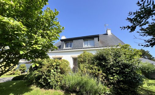 House in Kerguelen-Quehello Congard-Maison Rou, Larmor-Plage, France 1