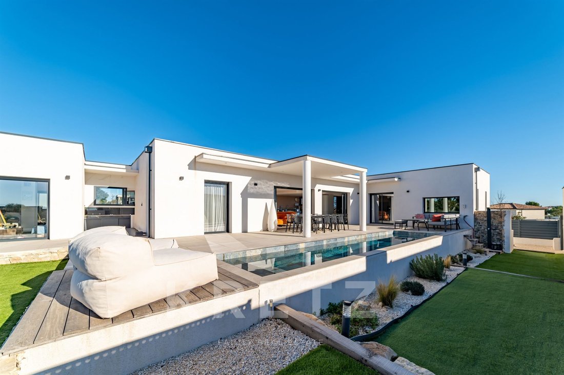 Villa in Hôpital, Nimes, France 3 - 18103491