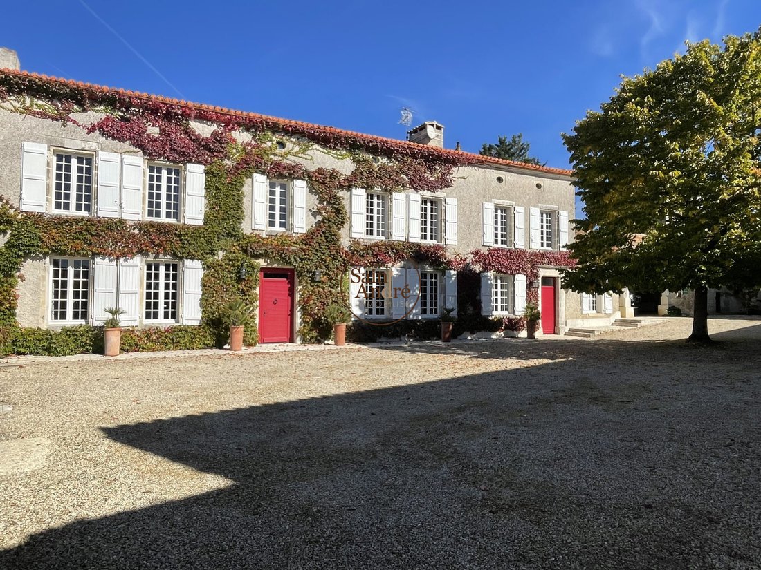 House in Roullet-Saint-Estephe, Nouvelle-Aquitaine, France 1 - 18097722
