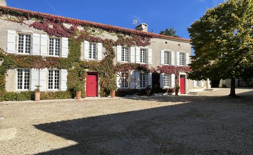House in Roullet-Saint-Estephe, Nouvelle-Aquitaine, France 1