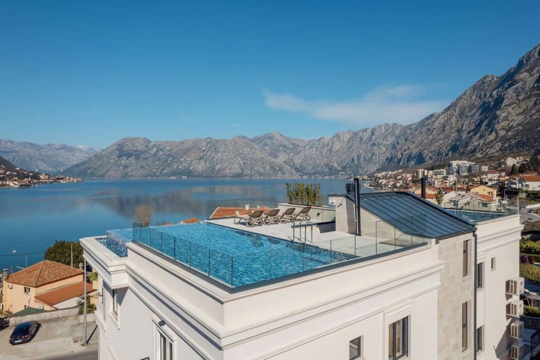 Apartment in Dobrota, Kotor Municipality, Montenegro 2 - 16503953