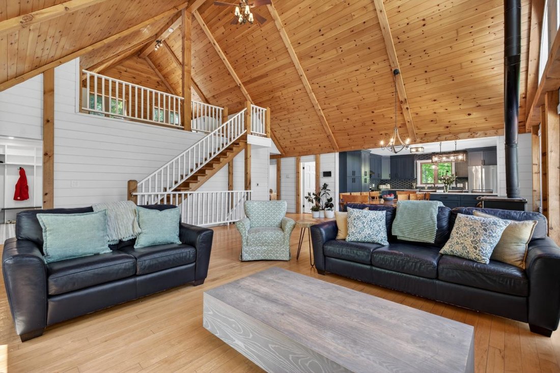 House in Parham, Ontario, Canada 5 - 18099024