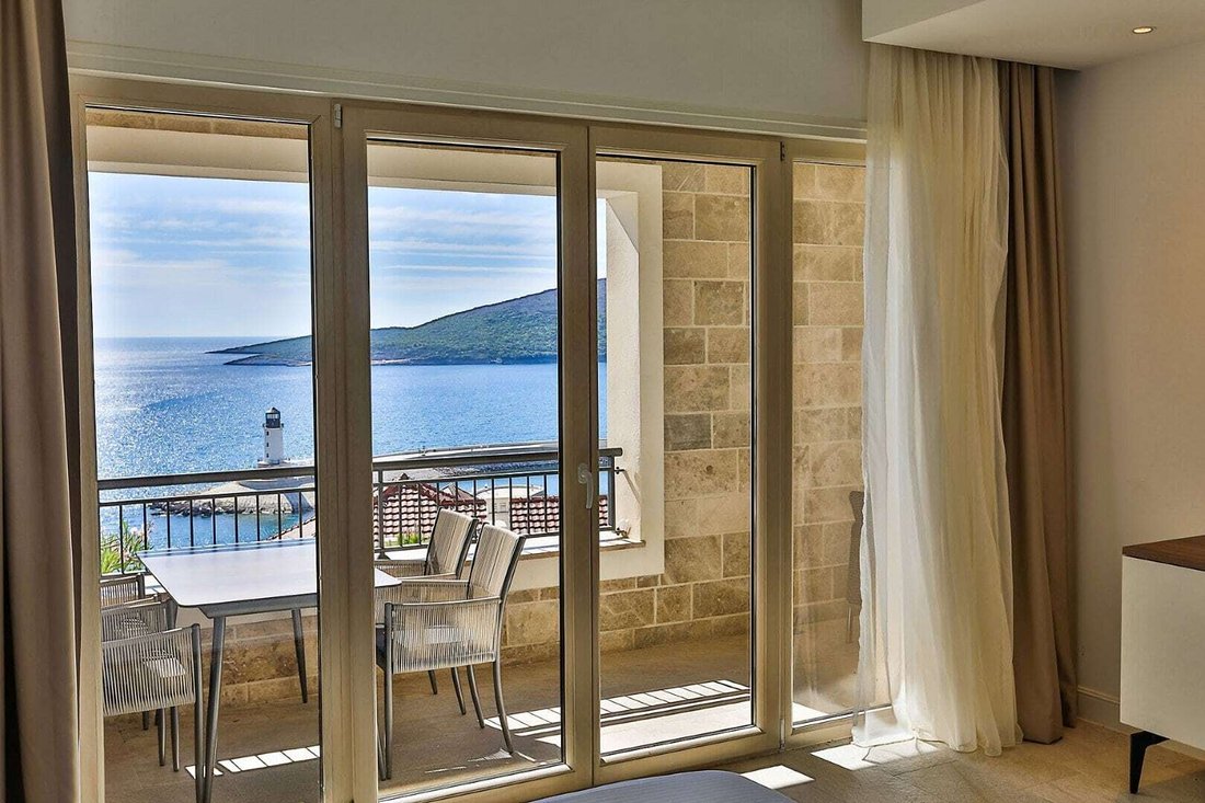 Apartment in Milovići, Tivat Municipality, Montenegro 1 - 16504095