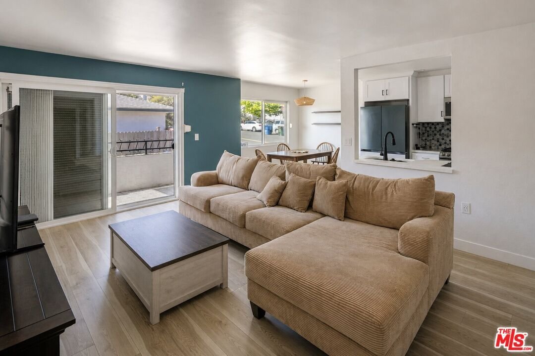 Condo in Los Angeles, California, United States 3 - 18092929