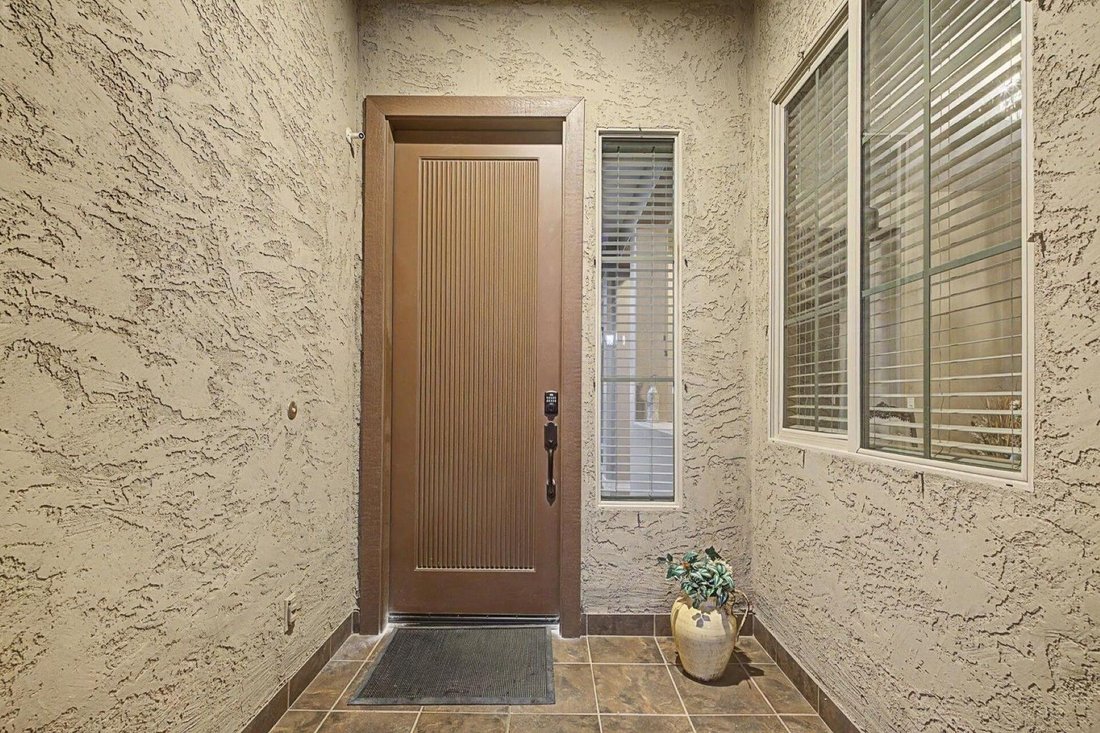 Chandler, Arizona, United States 4 - 18090794