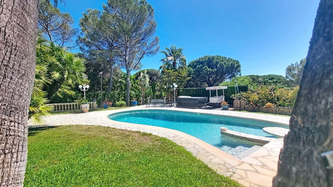 Villa in Exterieurs, Frejus, France 5 - 18092491