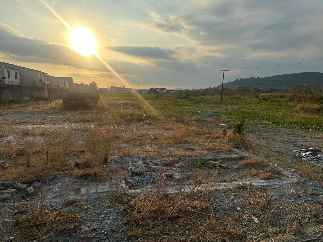 Land in Guayaquil, Guayas, Ecuador 1 - 18093120