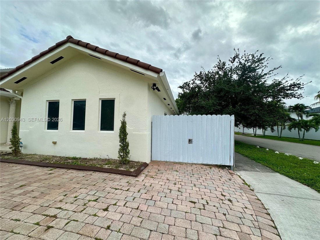 House in Miami, Florida, United States 3 - 18101068