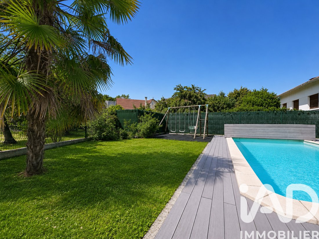 House in Stalingrad, Le Blanc-Mesnil, France 2 - 18105909
