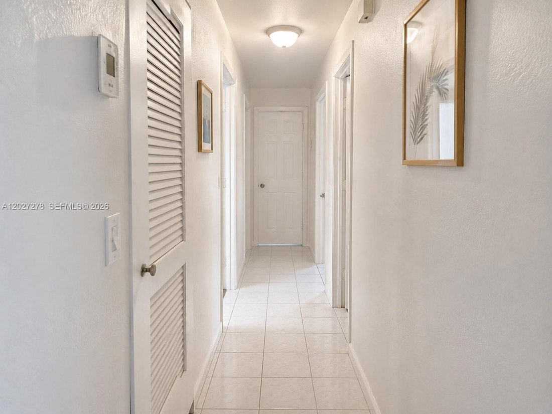 House in Hallandale Beach, Florida, United States 3 - 18096163