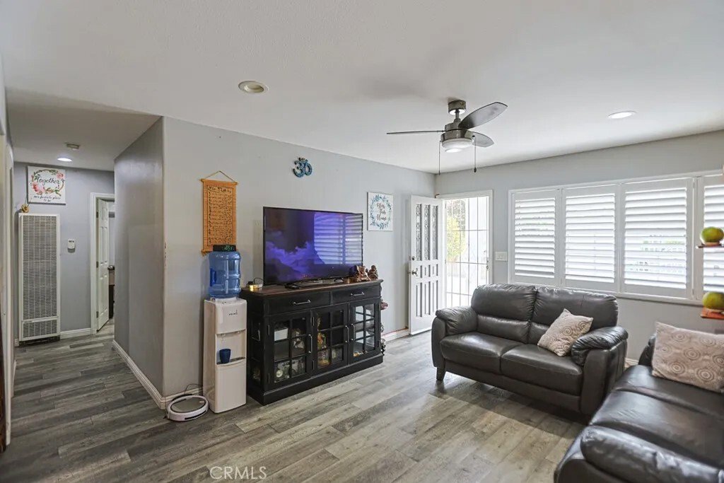 House in Midway City, California, United States 5 - 18091803