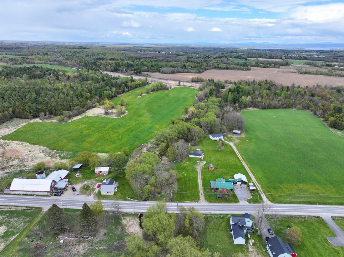Farm Ranch in West Chazy, New York, United States 2 - 18090784