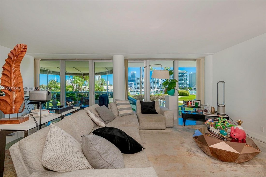 Condo in Miami Beach, Florida, United States 3 - 18096056