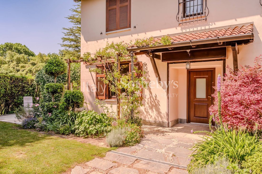 House in Bodio Lomnago, Lombardy, Italy 3 - 18105134