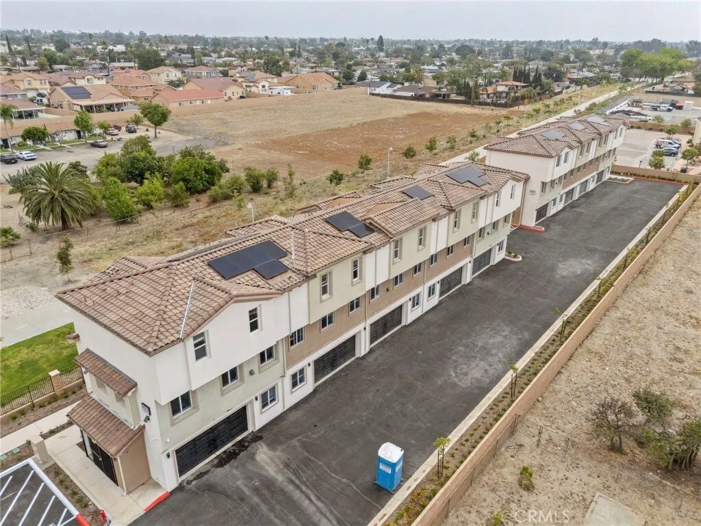 Fontana, California, United States 2 - 18095496