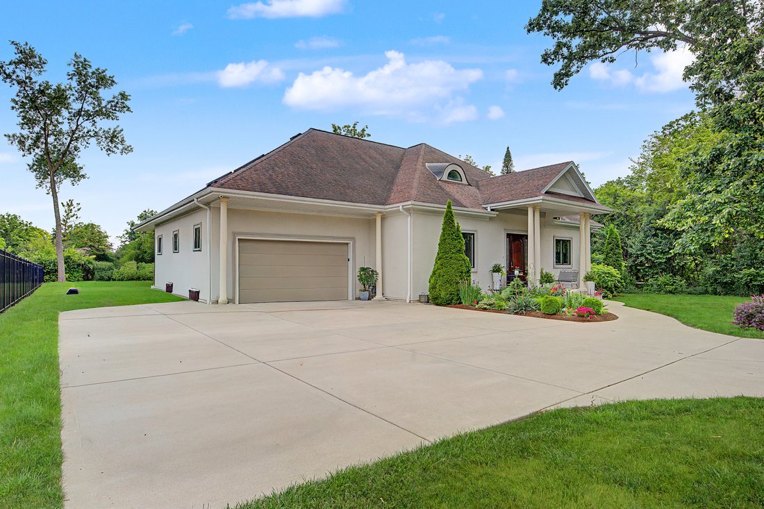House in Wood Dale, Illinois, United States 4 - 18101361