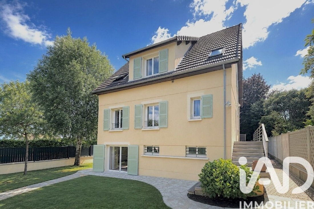 House in Jonchere-Malmaison-Saint Cucufa, Rueil-Malmaison, France 2 - 18097240