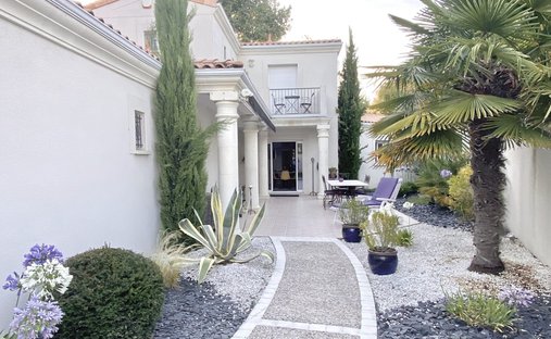 House in Le Fief-La Garenne, Royan, France 1