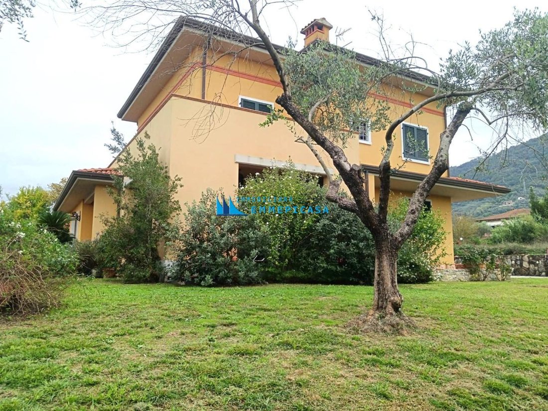 Villa in Fontia-Fossola-Fossone, Marina di Carrara, Tuscany 2 - 18107165