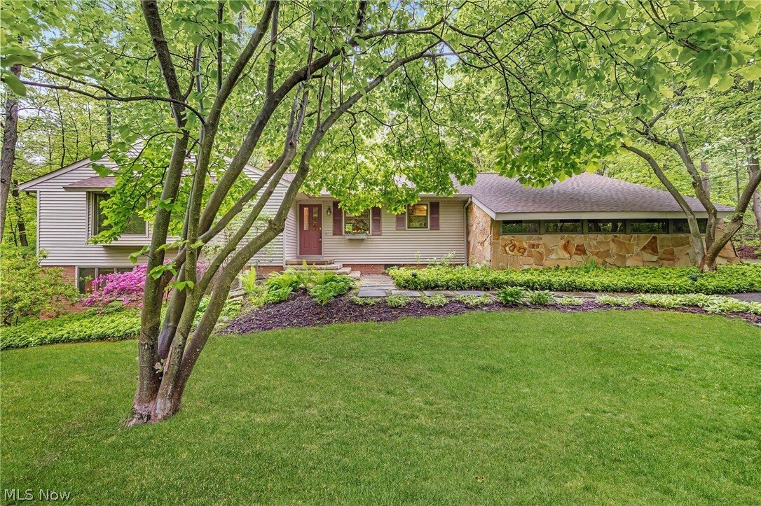 House in Akron, Ohio, United States 1 - 18036932