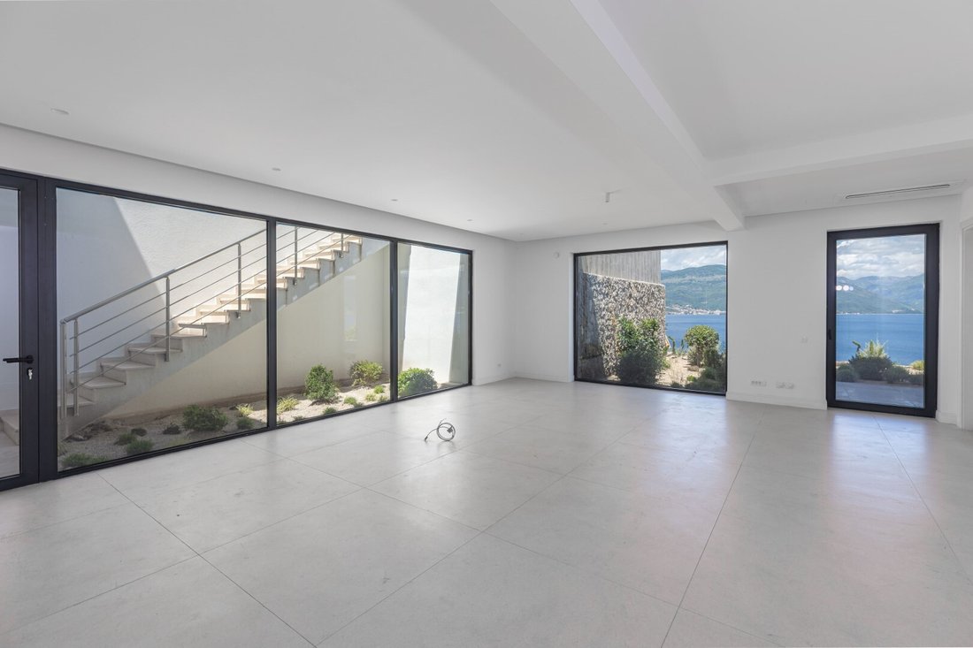 Villa in Krašići, Tivat Municipality, Montenegro 4 - 16503968