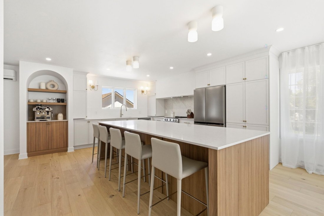 House in Saint-Basile-le-Grand, Quebec, Canada 4 - 18096458