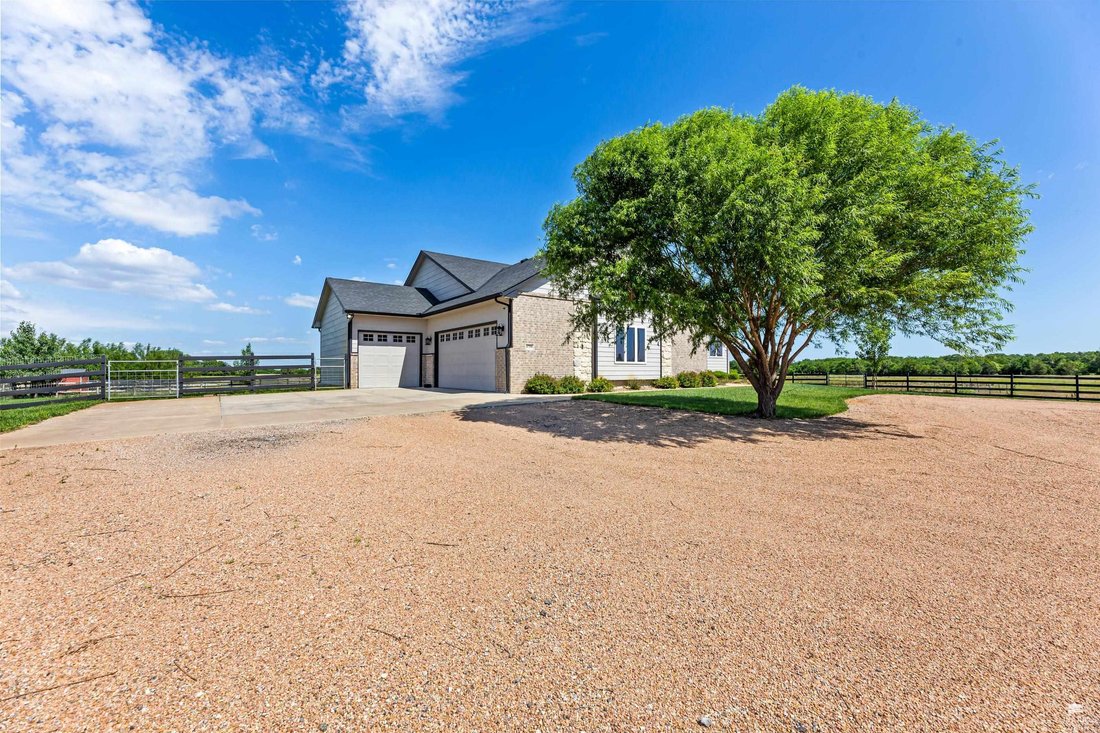 House in Halstead, Kansas, United States 5 - 18098585
