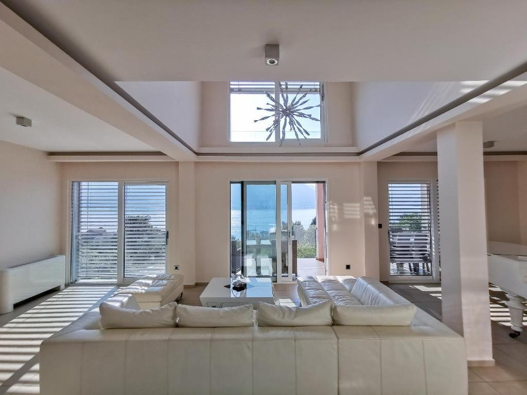 Villa in Dobrota, Kotor Municipality, Montenegro 4 - 16503730