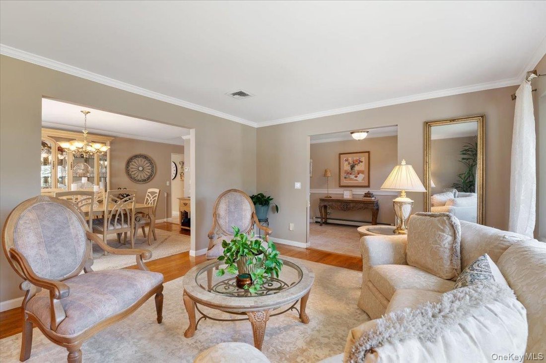 House in East Meadow, New York, United States 5 - 18092274