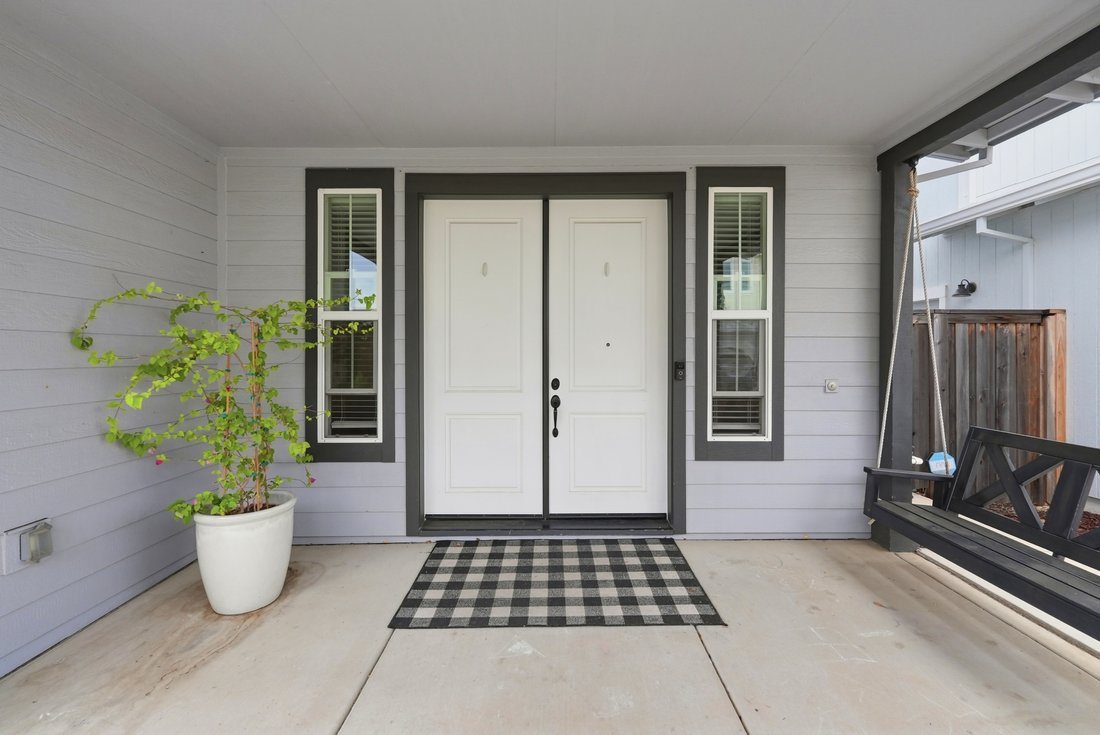 Folsom, California, United States 4 - 18090745