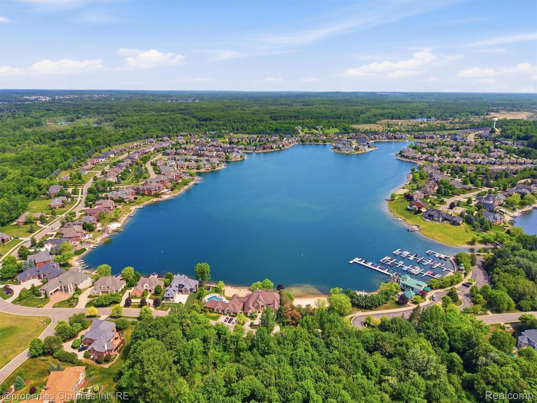 Condo in South Lyon, Michigan, United States 3 - 18099166