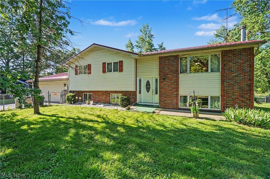 House in Southington, Ohio, United States 1 - 18102319