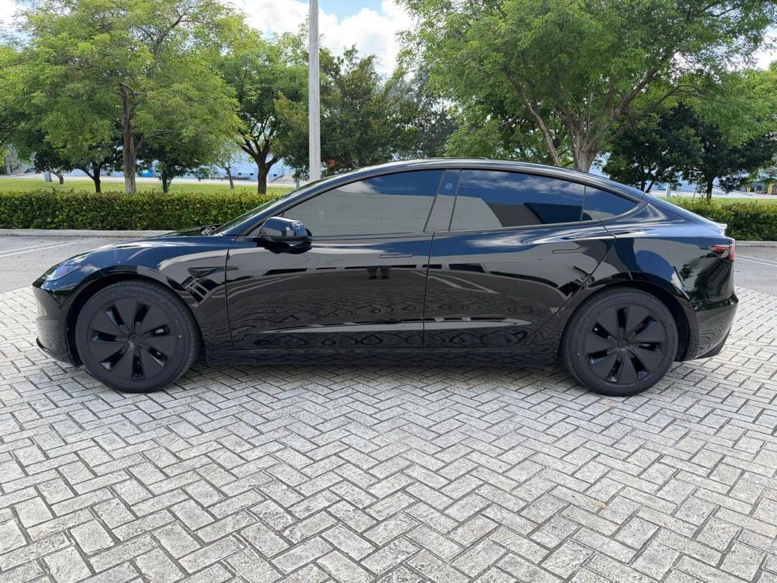 Sedan in Pompano Beach, FL, United States 2 - 18103851
