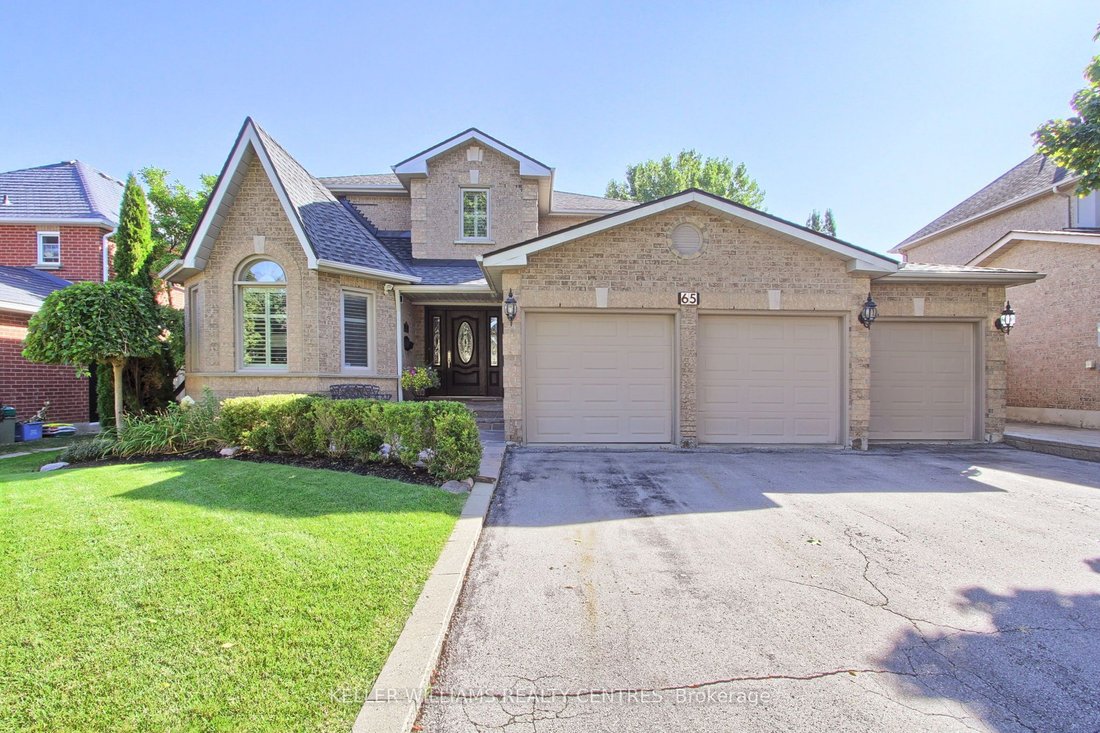 House in Aurora, Ontario, Canada 1 - 18095935