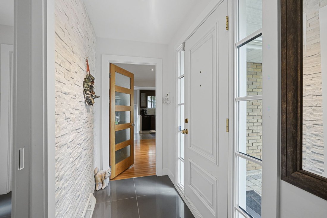 House in Saint-Lambert, Quebec, Canada 5 - 18103323