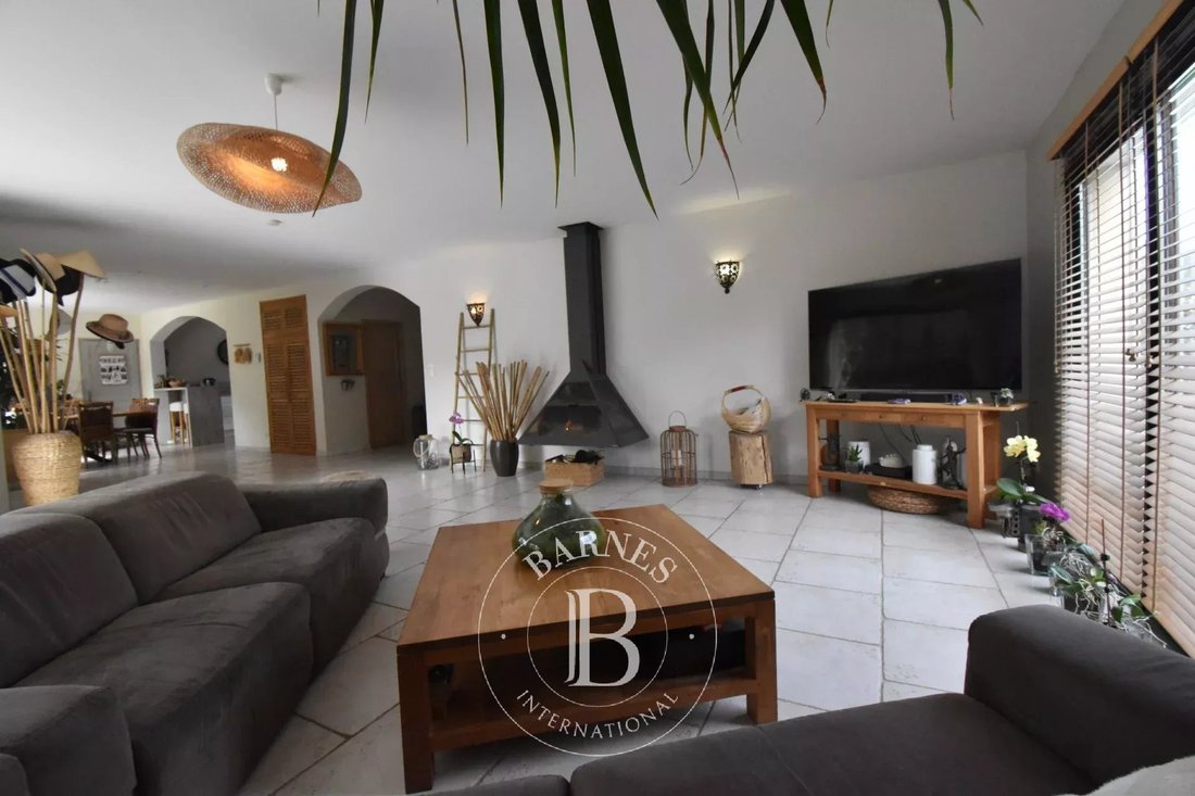 House in Dampierre-en-Yvelines, Ile-de-France, France 3 - 12680431