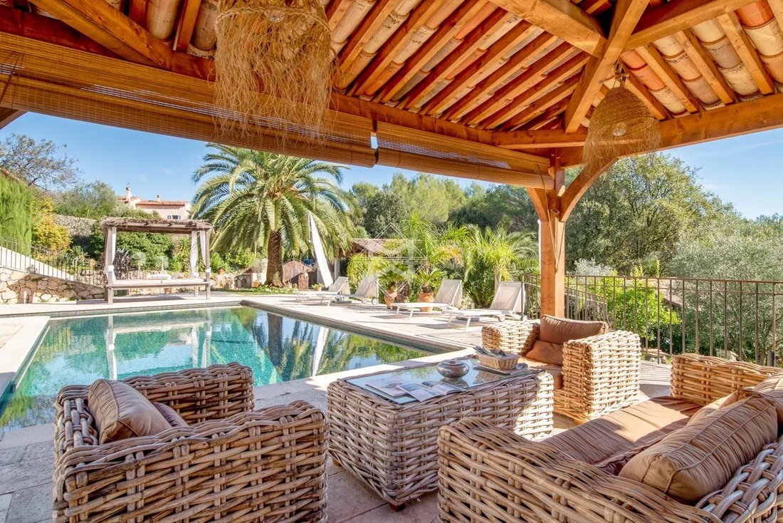 Villa in Le Rouret, Provence-Alpes-Côte d'Azur, France 4 - 16739493