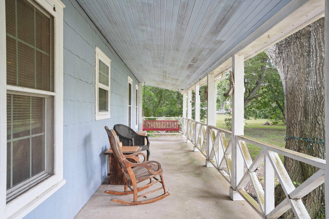 House in Lockhart, Texas, United States 3 - 18104866