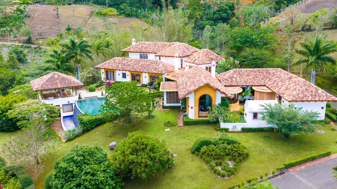 Estate in Santa Ana, San José Province, Costa Rica 1 - 18096301