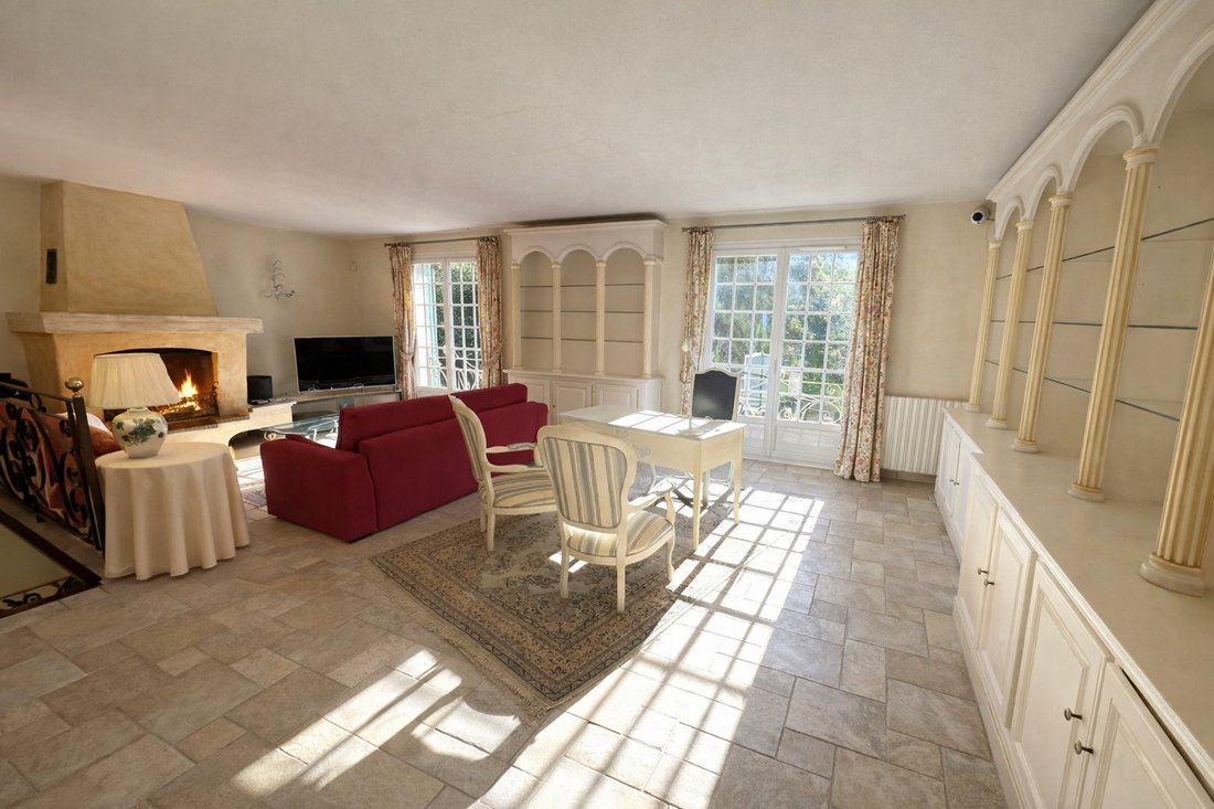 Villa in Les Hameaux, Saint-Victoret, France 3 - 18101797