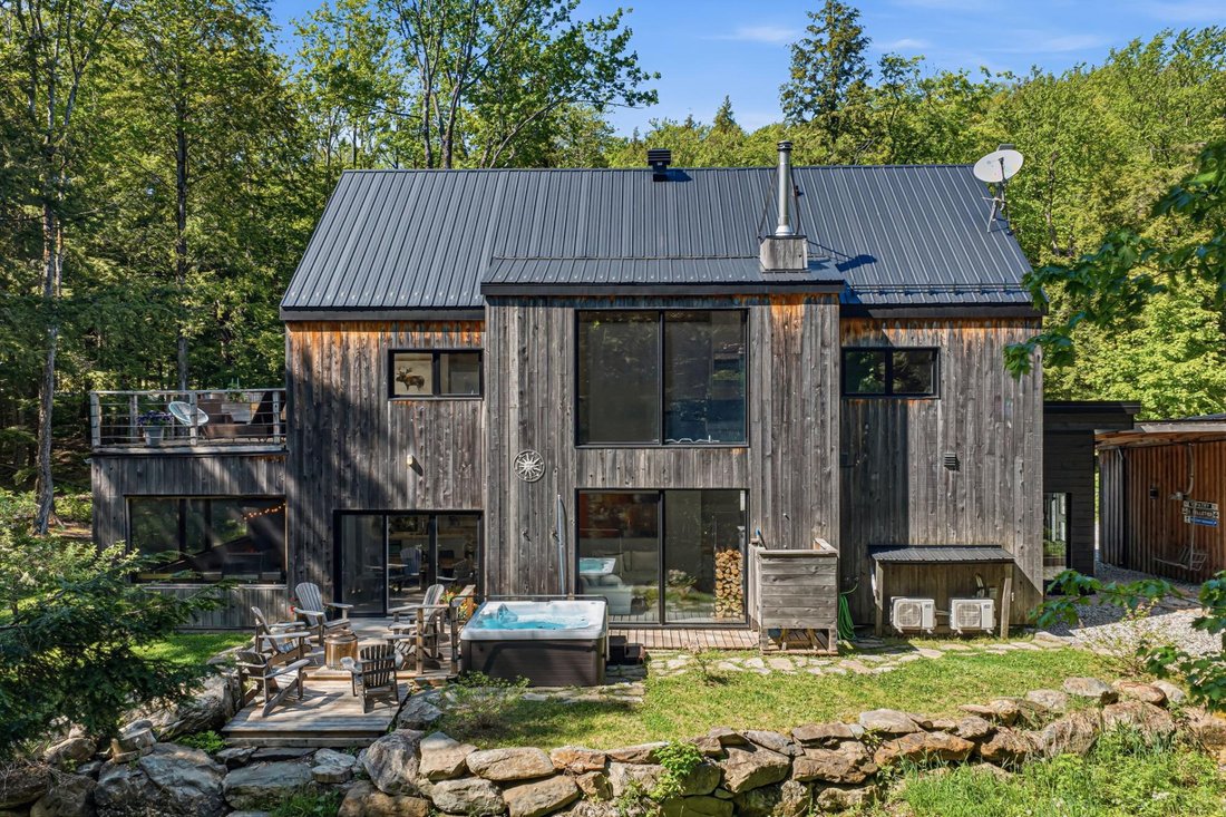 House in Eastman, Quebec, Canada 1 - 18103293