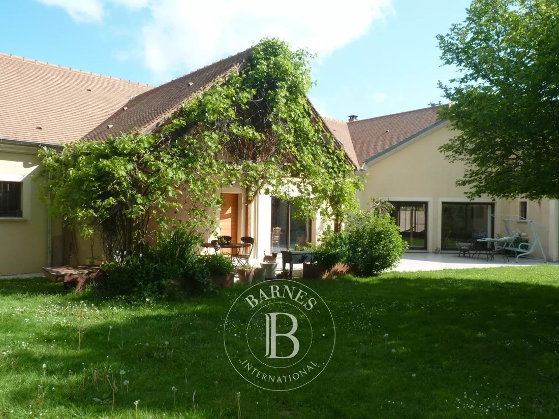House in Dampierre-en-Yvelines, Ile-de-France, France 1 - 12680431