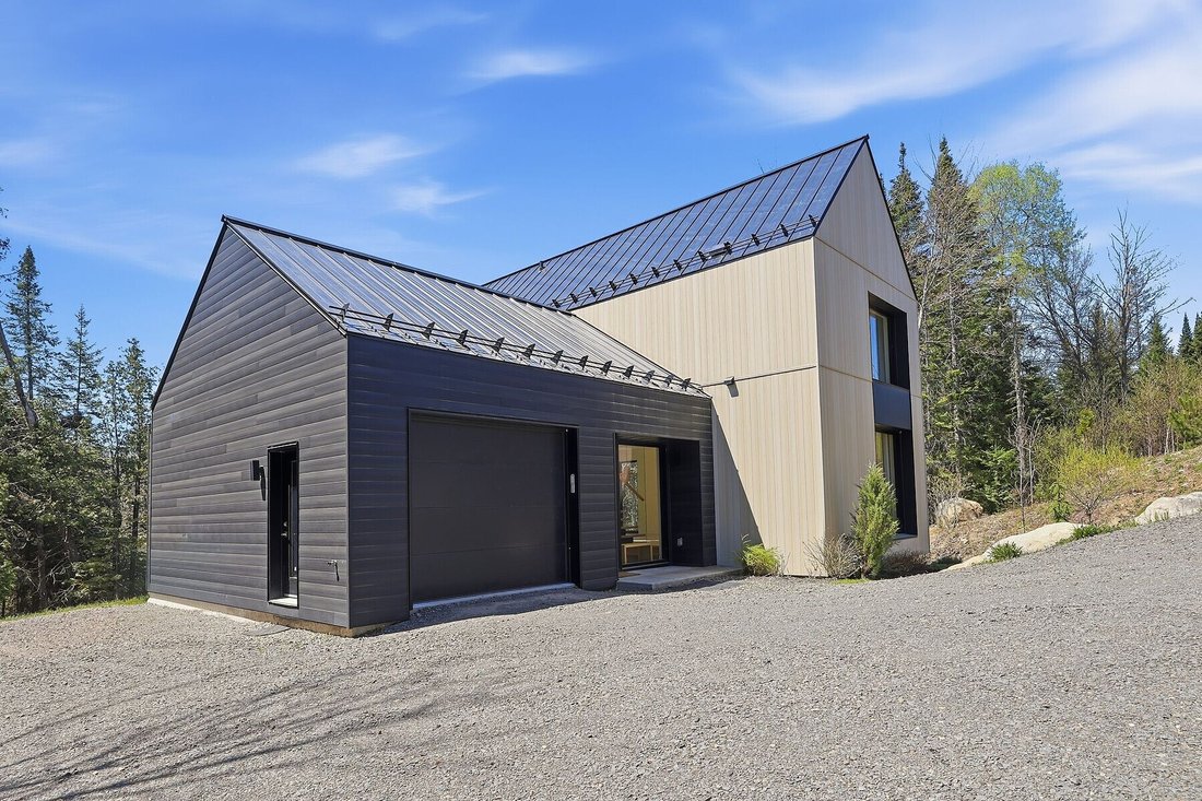 House in Sainte-Marguerite-du-Lac-Masson, Quebec, Canada 3 - 18039903
