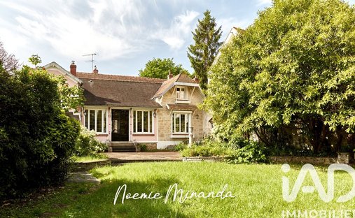 House in Vaureal, Ile-de-France, France 1