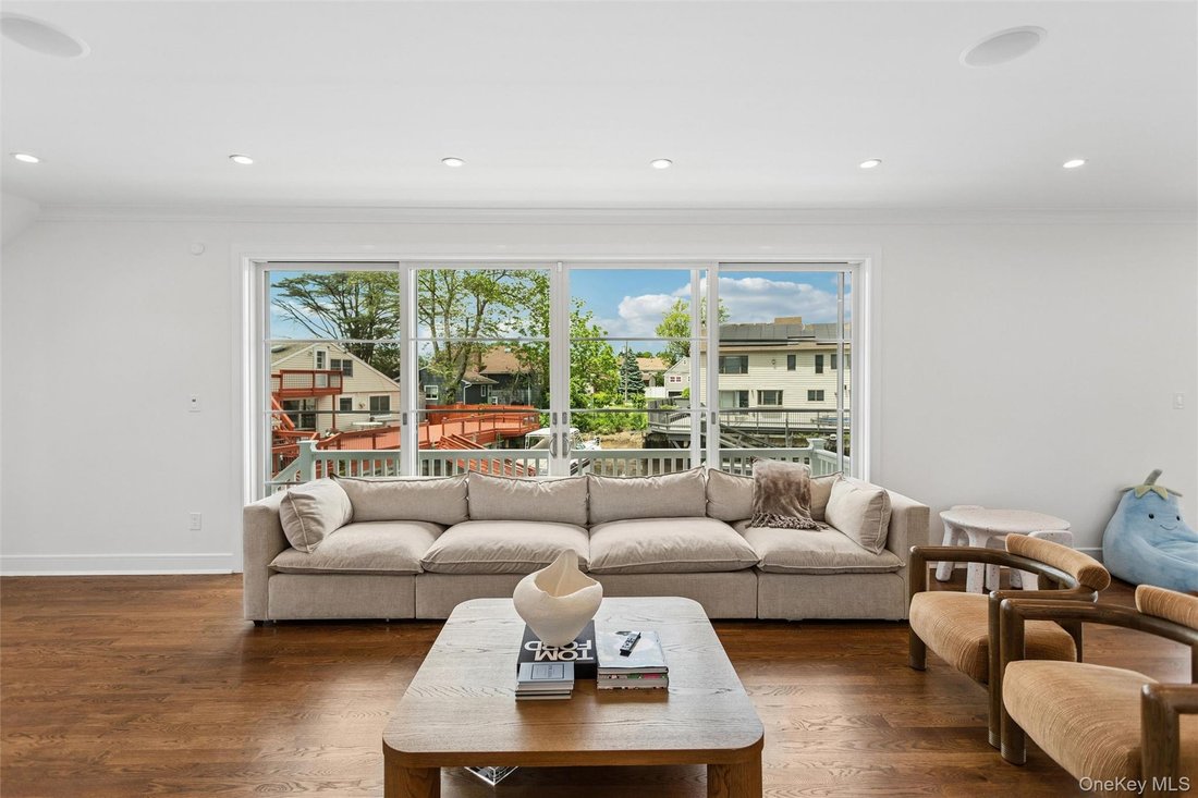 House in Oceanside, New York, United States 5 - 18101559
