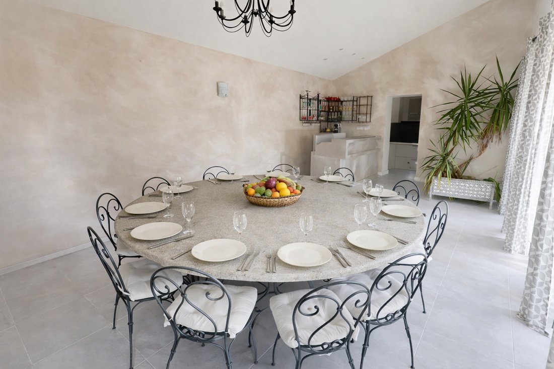Villa in Les Hameaux, Saint-Victoret, France 4 - 18094054