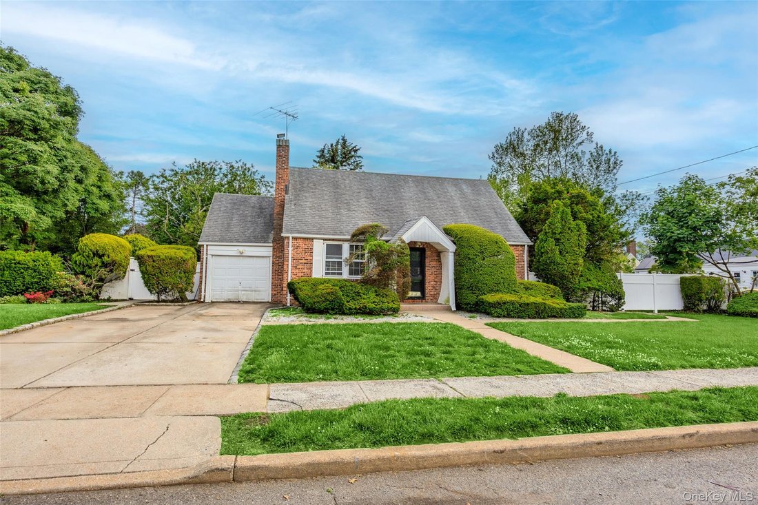 House in Uniondale, New York, United States 5 - 18056539