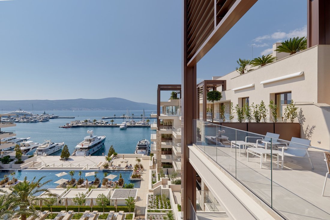 Apartment in Tivat, Tivat Municipality, Montenegro 1 - 16977148