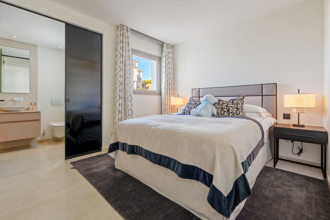 Apartment in Puerto Banus, Marbella, Spain 5 - 18107148